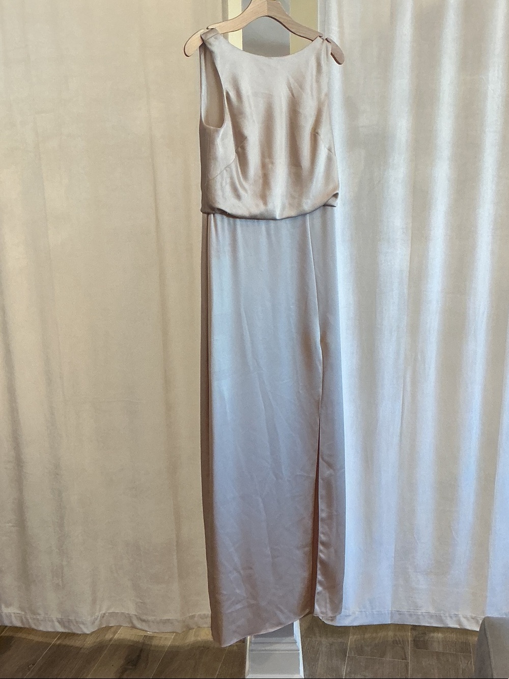 Elegant Sleeveless Wide-Leg Jumpsuit in Light Beige